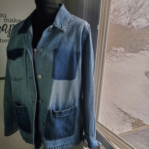 Old Navy Jean Jacket, Distressed with Pocket Blocking Size Large - Picture 5 of 11